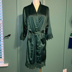 women's satin robe 

green